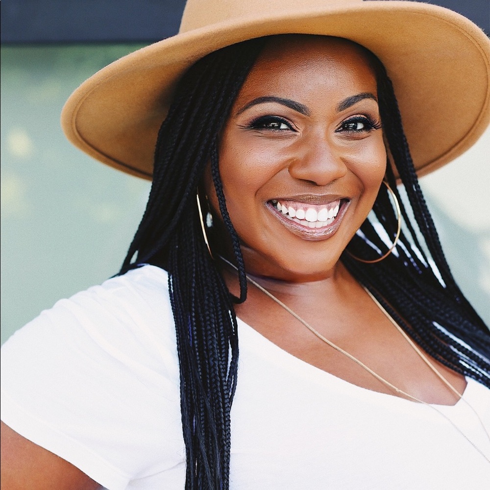 Meet your Posher, Angela